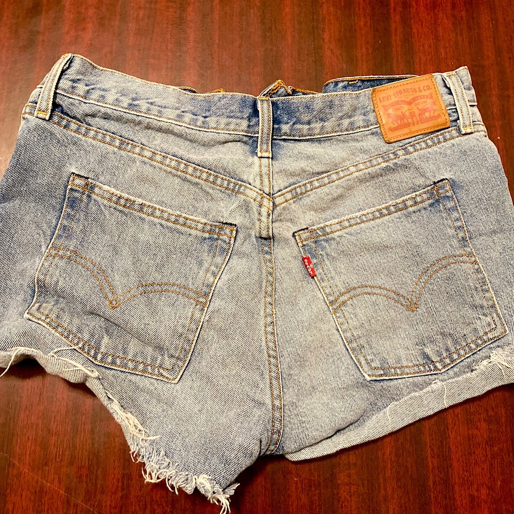 LEVI SHORT SHORTS